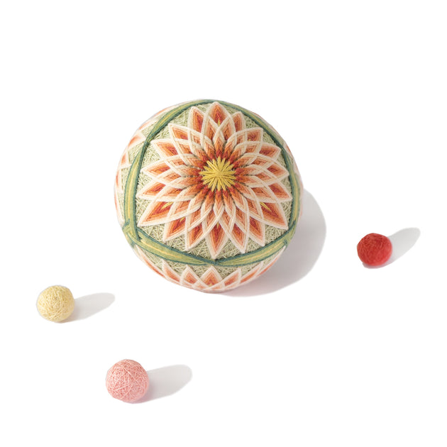 讃岐かがり手まり「三角ぼたん菊」 – By Emotion