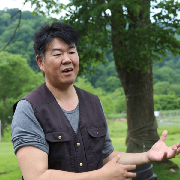 北海道・新得町「ドリームヒル・トムラウシ」事業所長・髙倉 豊さん。大雪山のふもとでエゾ鹿や地鶏の缶詰「TOMCAN」を企画・開発する元シェフ