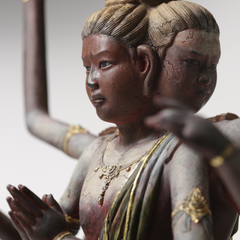 暮らしの中で出会う、国宝級の造形美。仏像ブランド「イスム」の世界