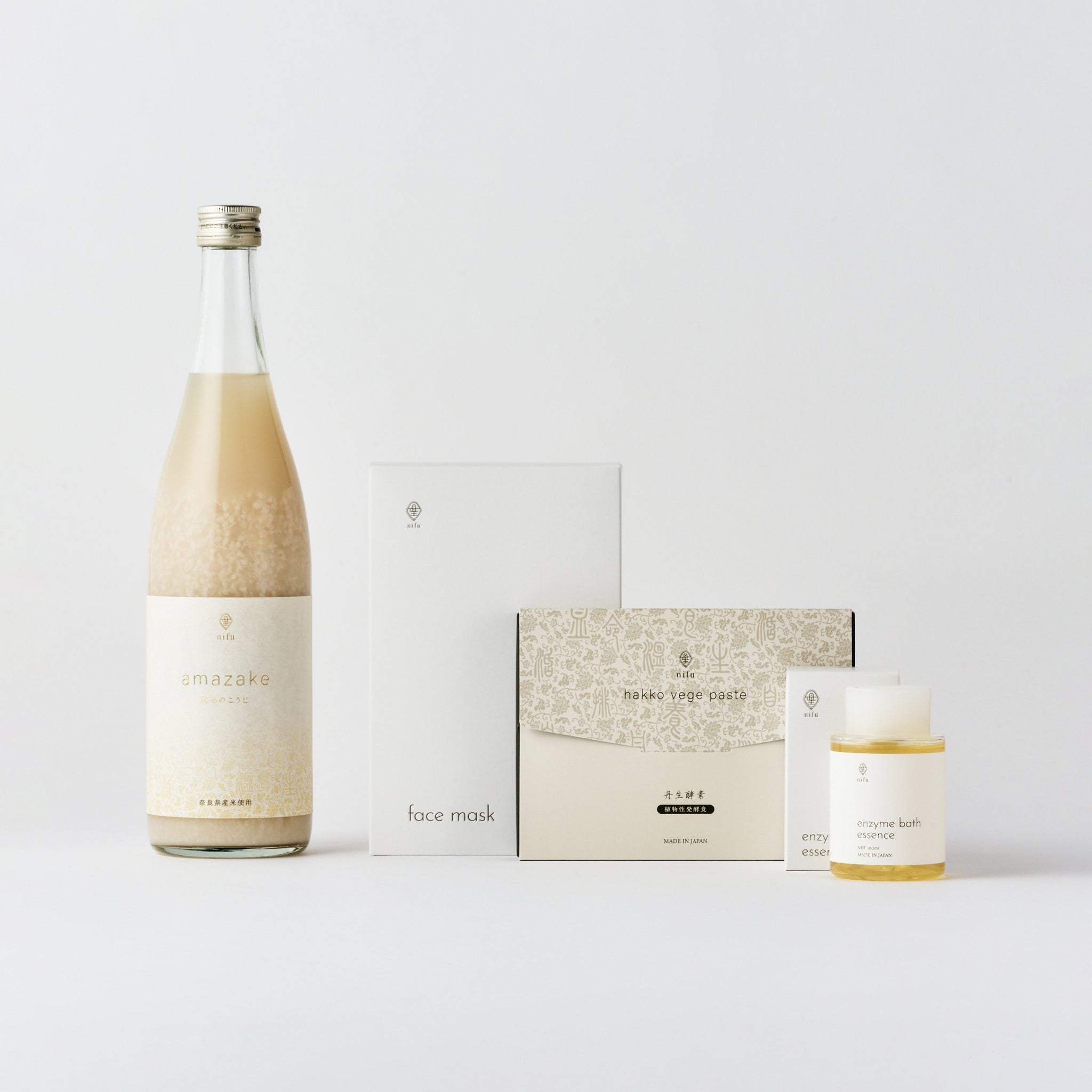 「nifu」で人気の高い、ご自宅でのメンテナンスに最適のアイテムをお届けします<br>（丹⽣酵素30包⼊×１、蔵元のこうじ⽢酒×１、face mask 5 枚⼊ x１、enzyme bath essence 100ml x１）