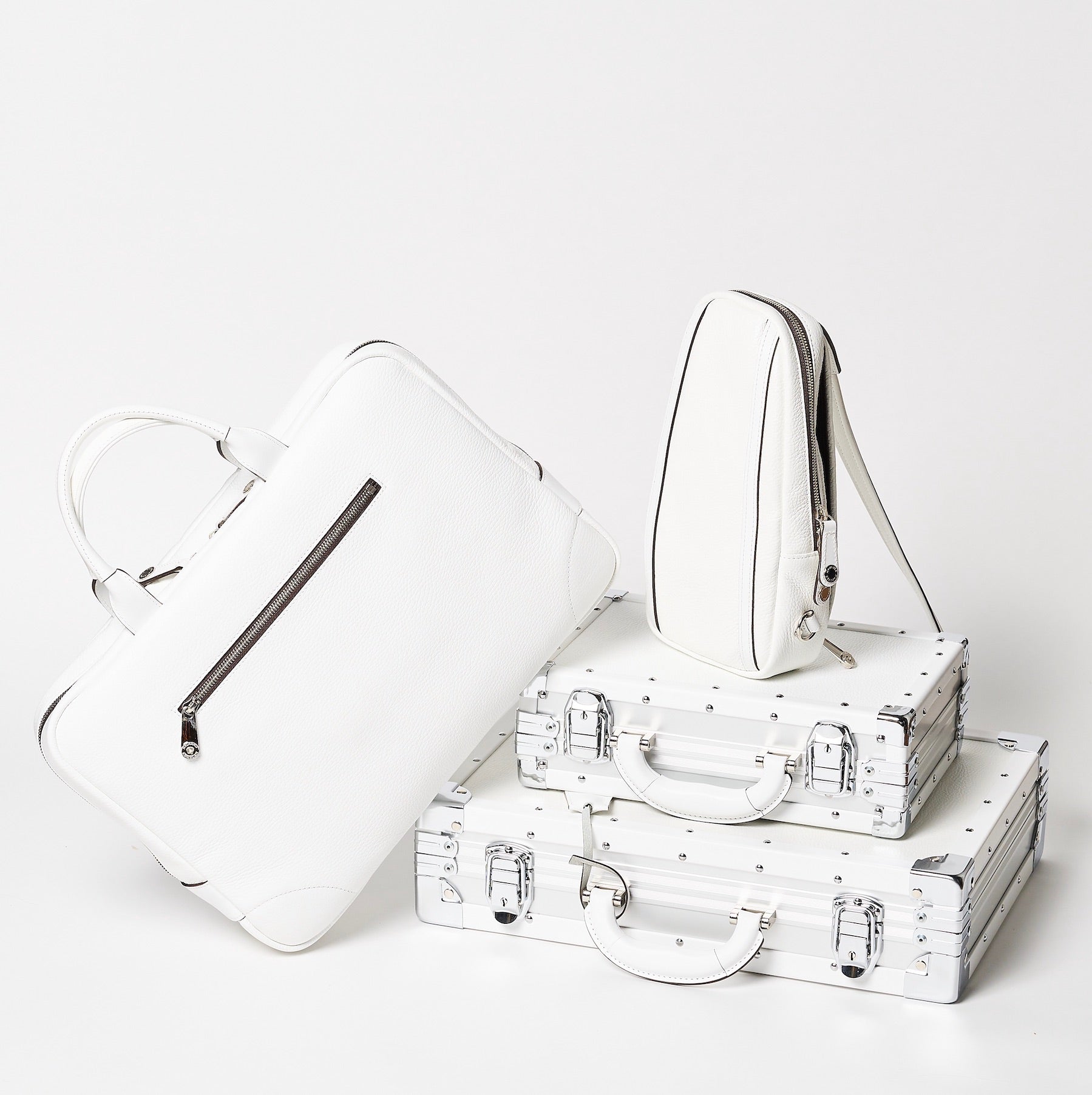 ＜CREEZAN＞　鞄の名産地・豊岡で製作されたジュラルミンケース