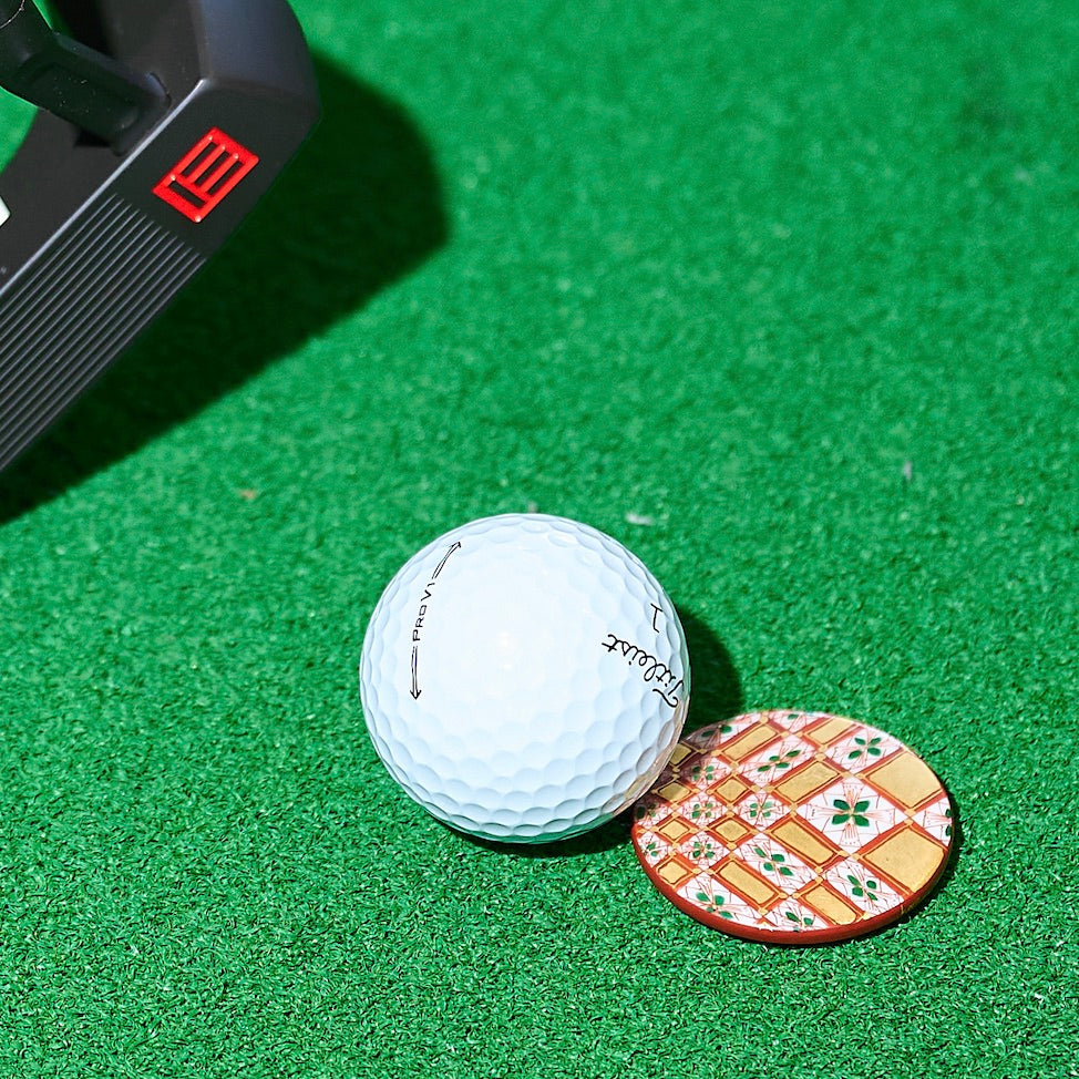 米久窯 九谷焼赤絵細描 ゴルフマーカー オーダーメイドで制作 – By Emotion