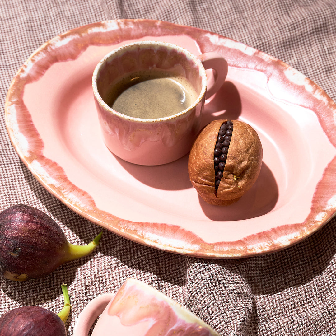 NAOKO HATA CERAMICS 食卓の主役になる釉薬の表情とポップカラー