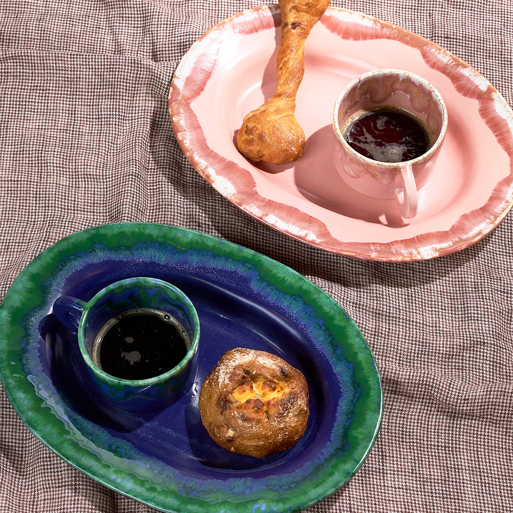NAOKO HATA CERAMICS 食卓の主役になる釉薬の表情とポップカラー