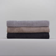 インテリアに馴染む、落ち着きのある3カラー