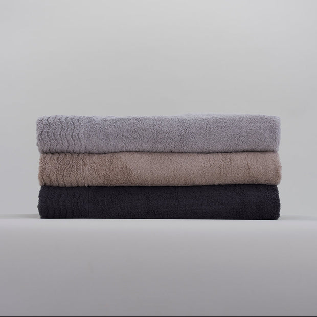 インテリアに馴染む、落ち着きのある3カラー