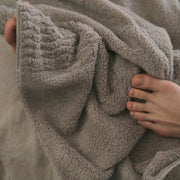 長めの毛足で、やわらかく気持ちのいい肌ざわり