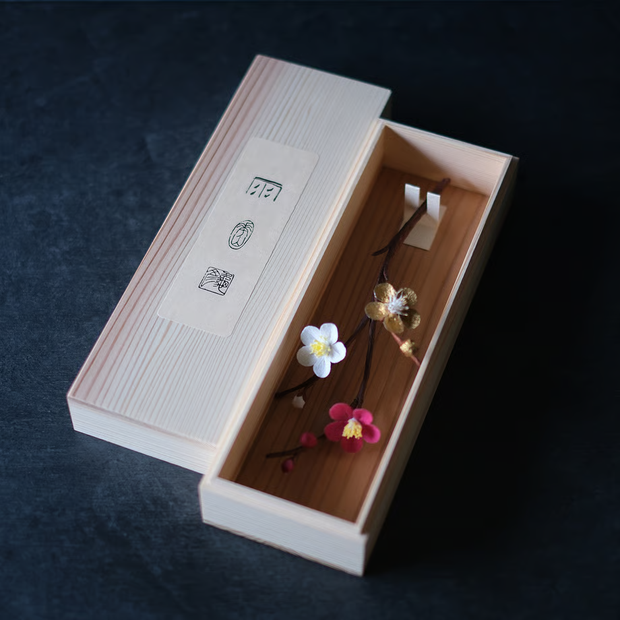 紅白金梅<br>木箱サイズ：幅8.4×奥行25.4×高7cm
