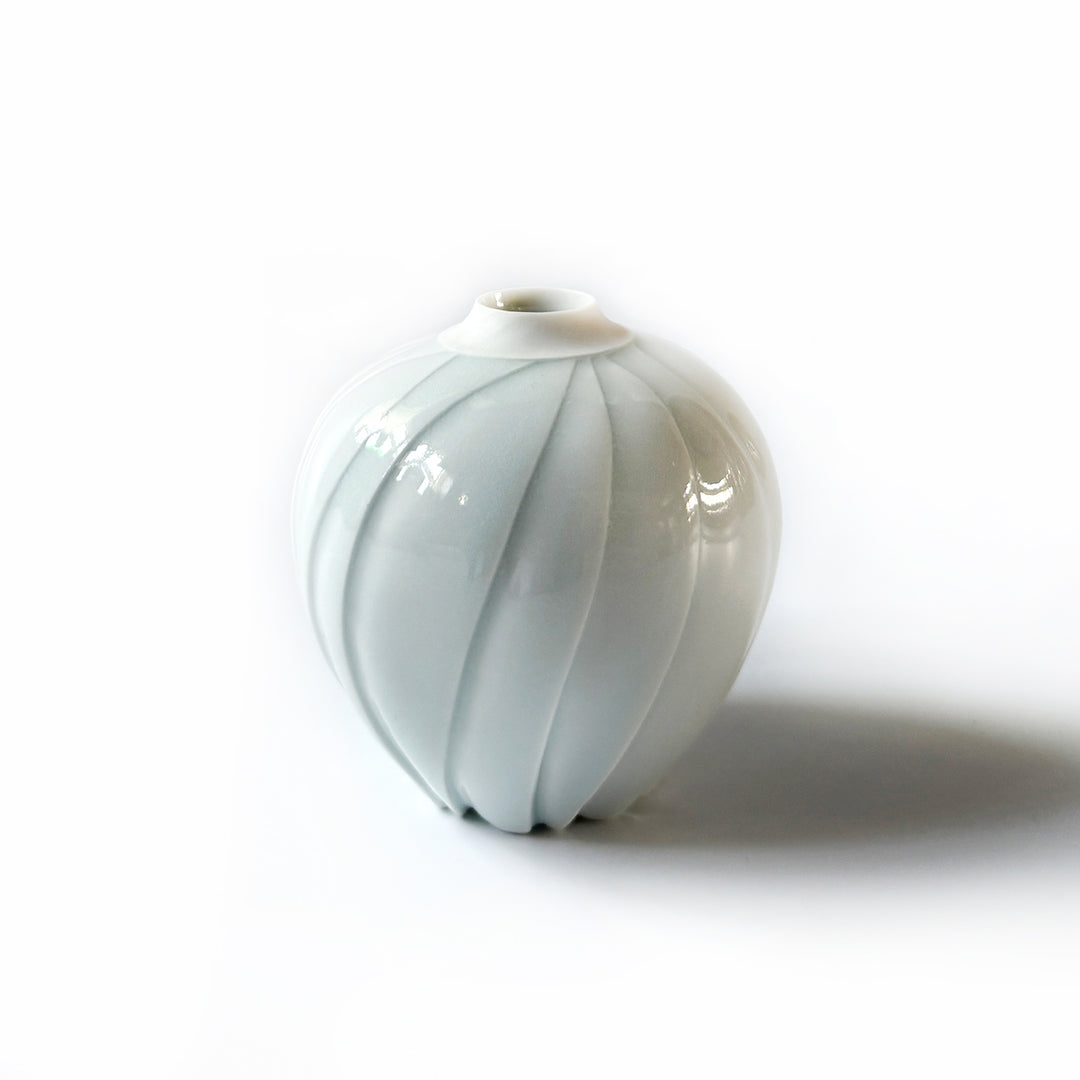 樽田 裕史 一輪挿し「つぼみ」 白磁が美しい、瀬戸焼新進作家の