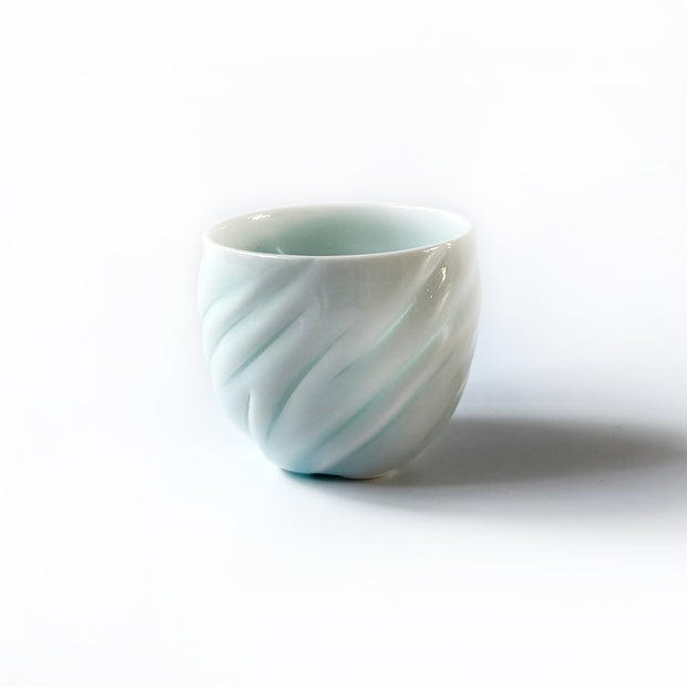 ①やわらかな光：直径約6×高さ約5cm（木箱付きでお送り）
