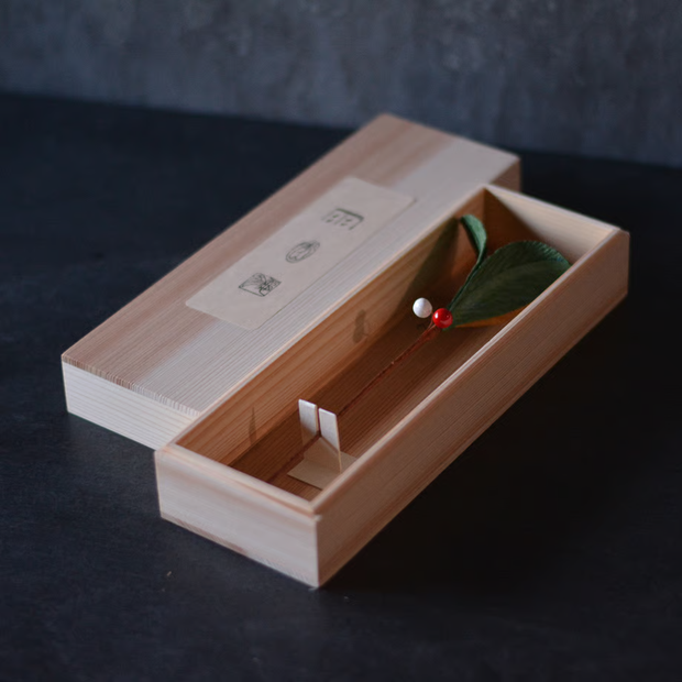 十両　金の葉<br>木箱サイズ：幅8.4×奥行25.4×高7cm