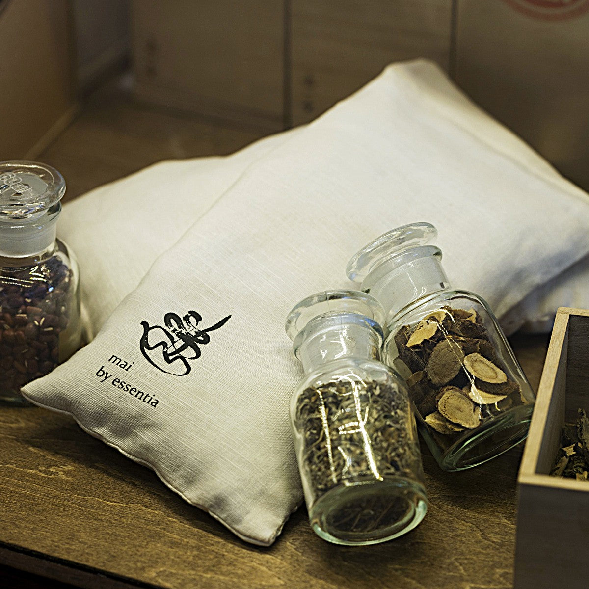 意一堂 じんわり広がる温かさ、繰り返し使える台湾発「漢方カイロ