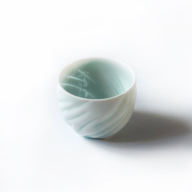 ①やわらかな光：直径約6×高さ約5cm（木箱付きでお送り）