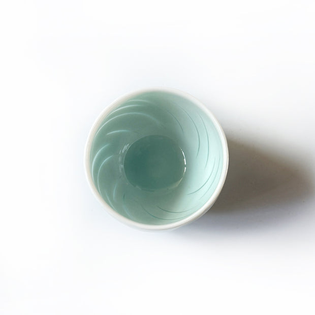 ①やわらかな光：直径約6×高さ約5cm（木箱付きでお送り）