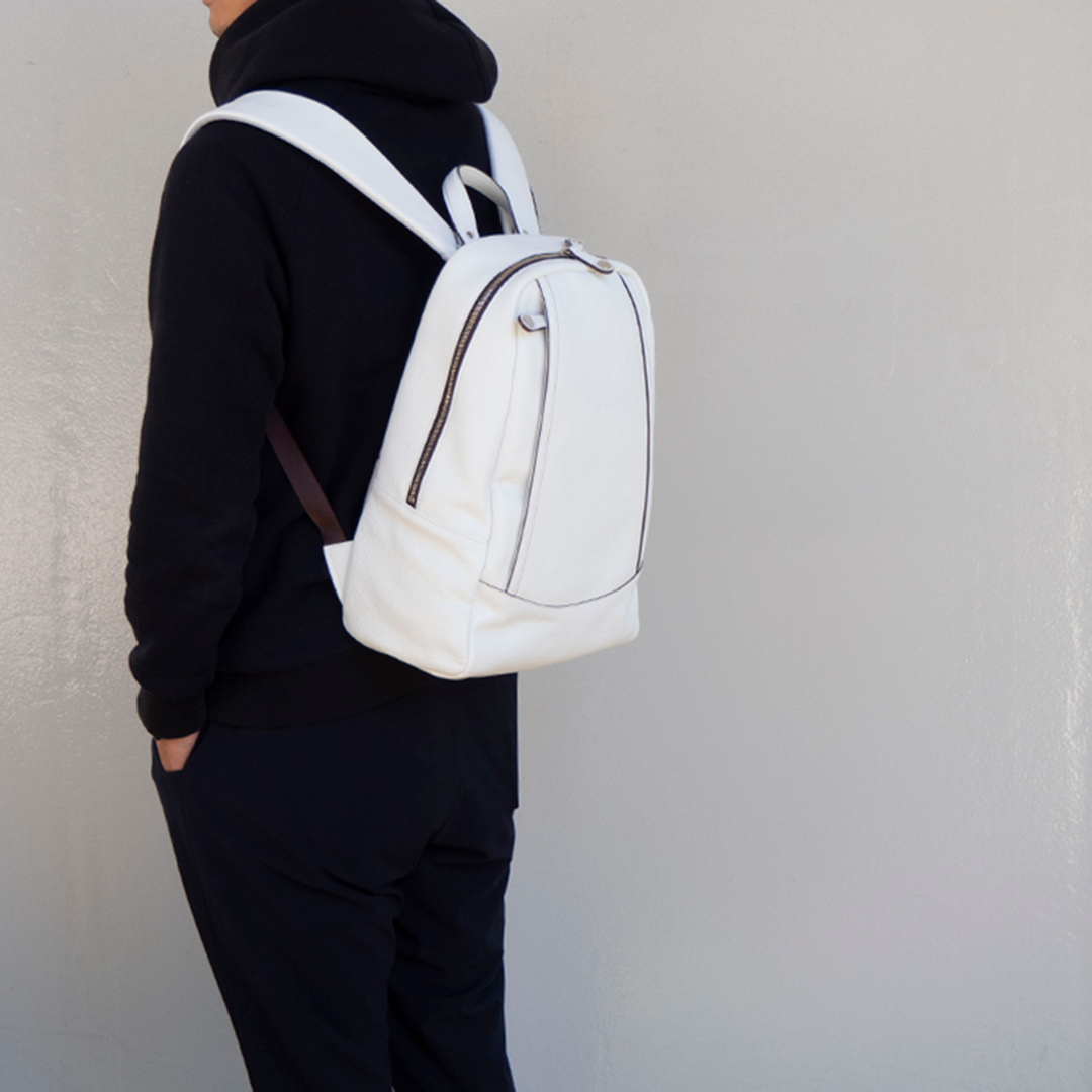 【破損、汚れあり】　【正規品】セリーヌ　白　ナイロンリュック 破損、汚れあり】 【正規品】セリーヌ 白 ナイロンリュック