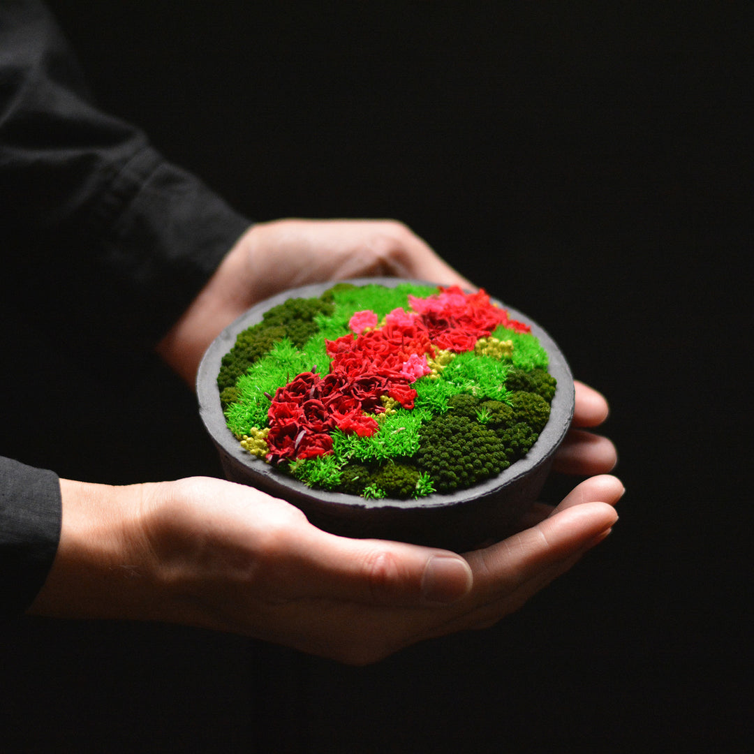 雨 「花山 プリザーブドフラワー」色鮮やかな小さな花畑 – By Emotion