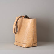 ヌメ<br>高さ約20×幅15×マチ11cm・持ち手部分約21cm<br>約300g