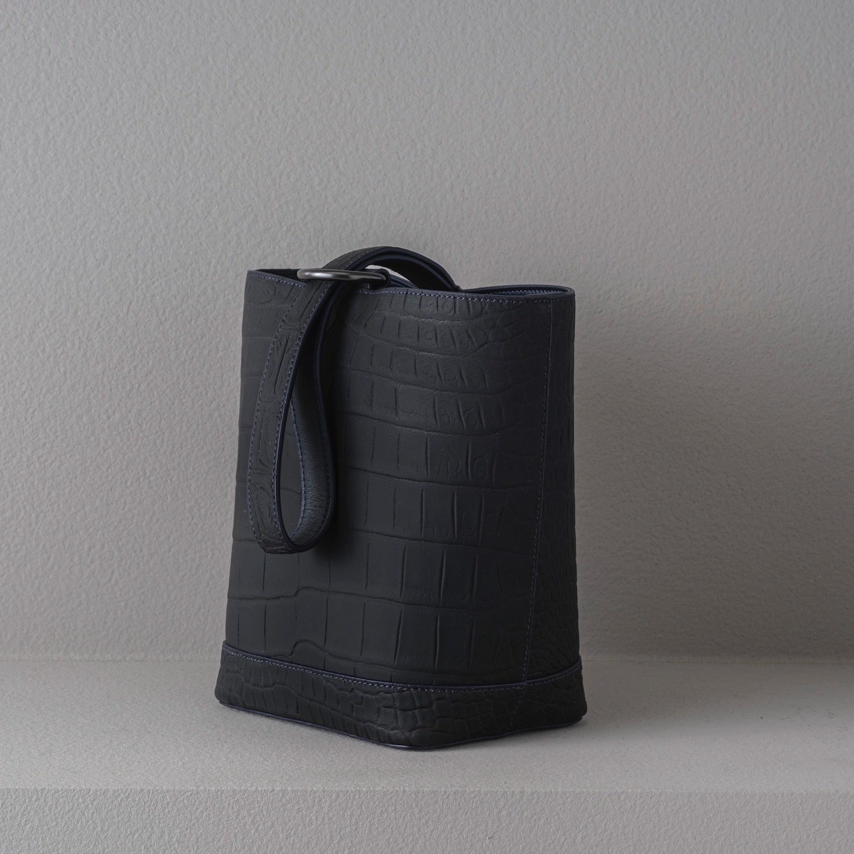 EX マットブラック<br>高さ約20×幅15×マチ11cm・持ち手部分約21cm<br>約300g