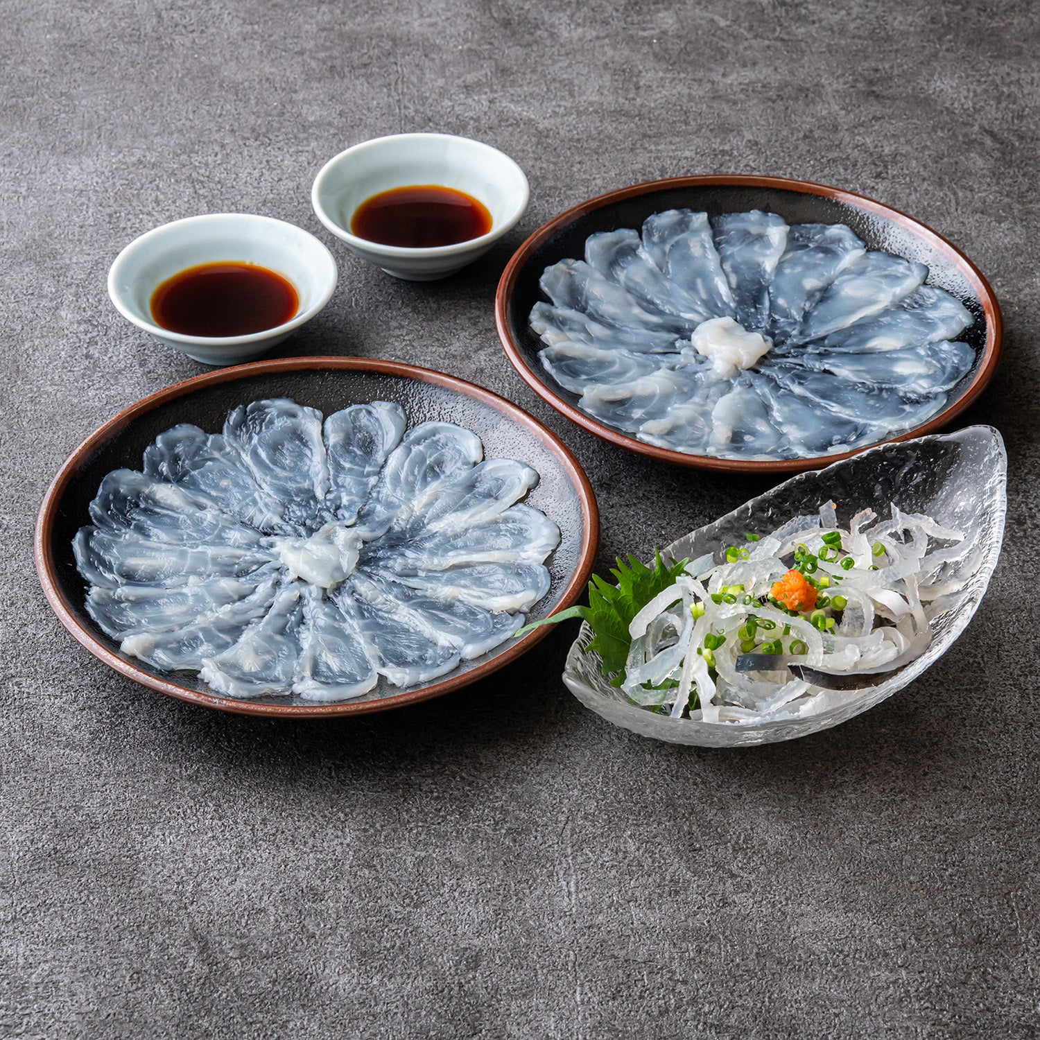 関門海 国産トラフグセット（てっさ2枚・湯引き） – By Emotion