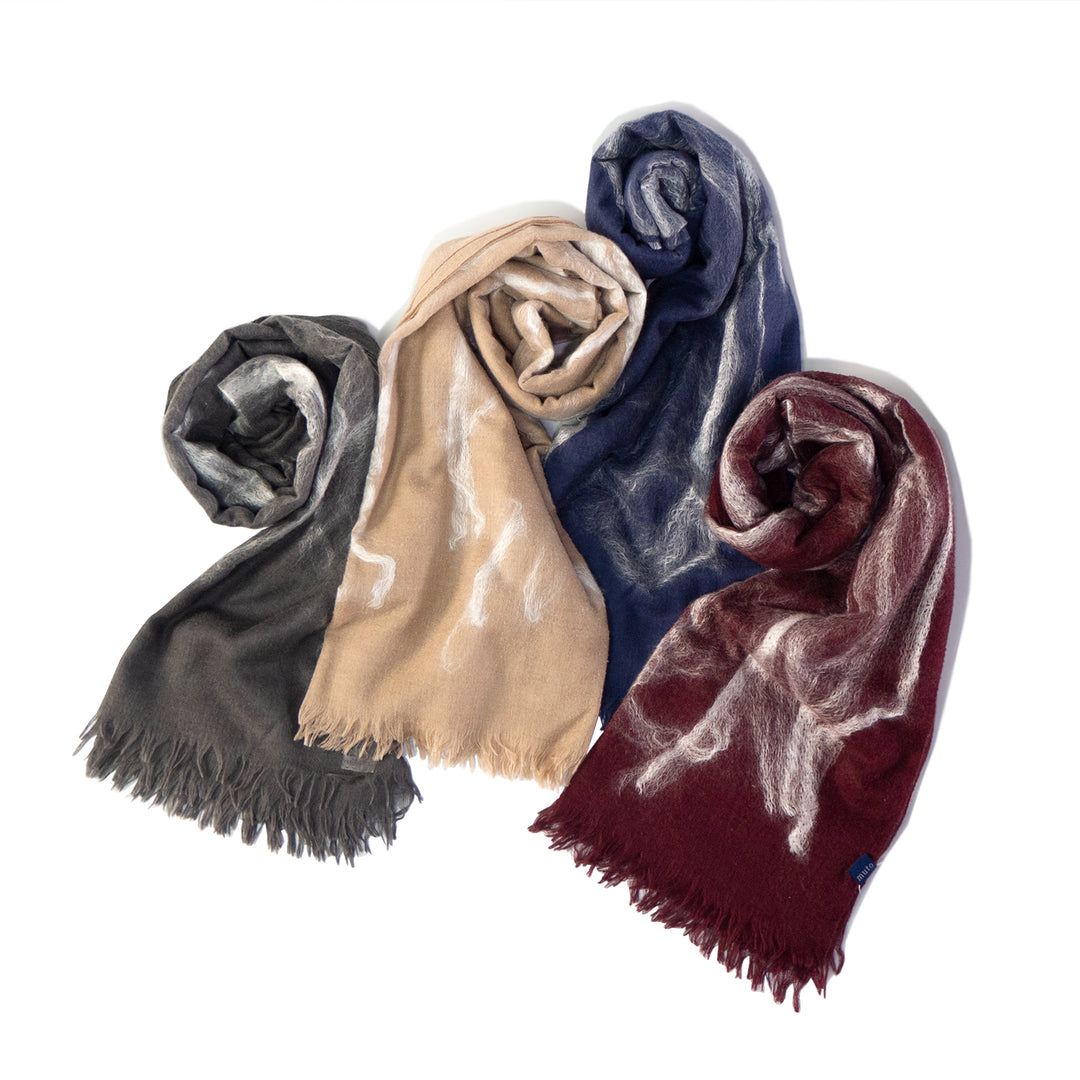 muto 流れるようなシルクの艶めきが美しい「Needle punch Stole」 – By