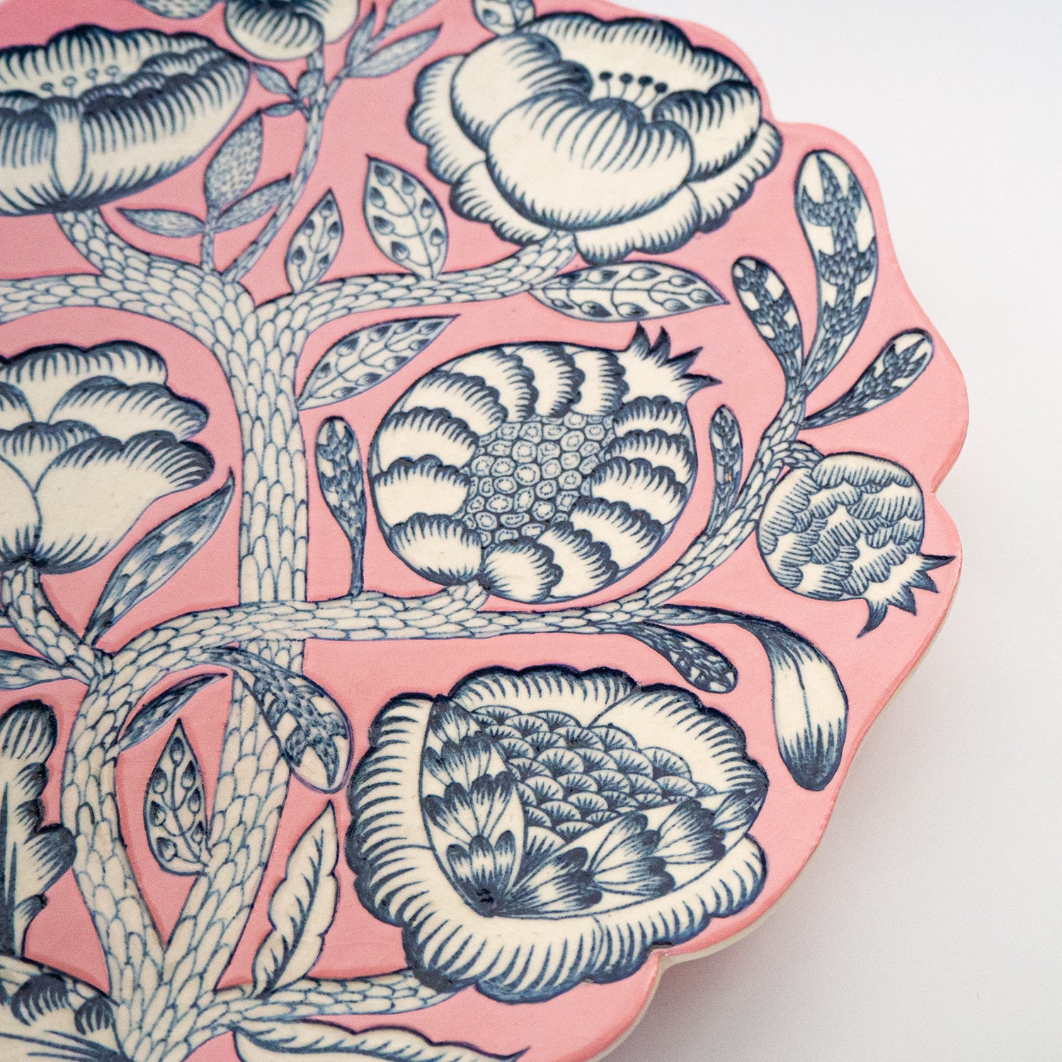 細部まで描きこまれた緻密な絵柄