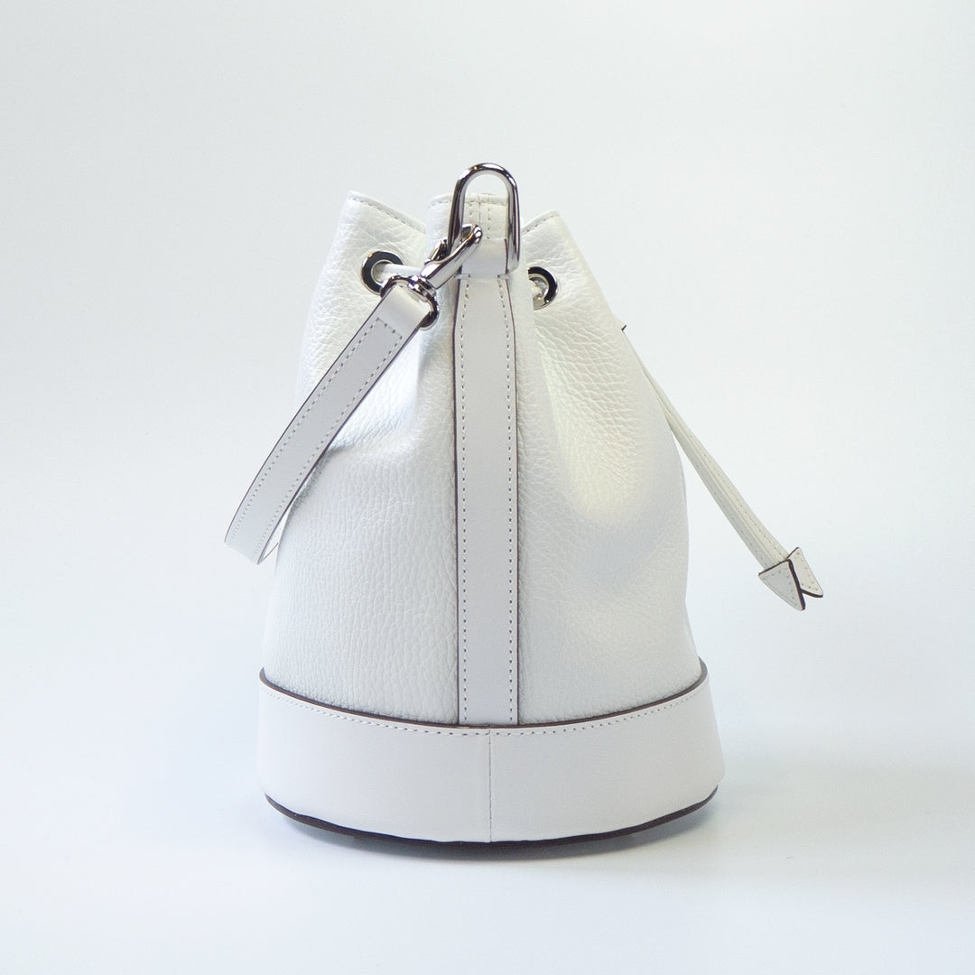 CREEZAN JETTER BUCKET BAG 「白は汚れる」を覆すホワイトレザーの
