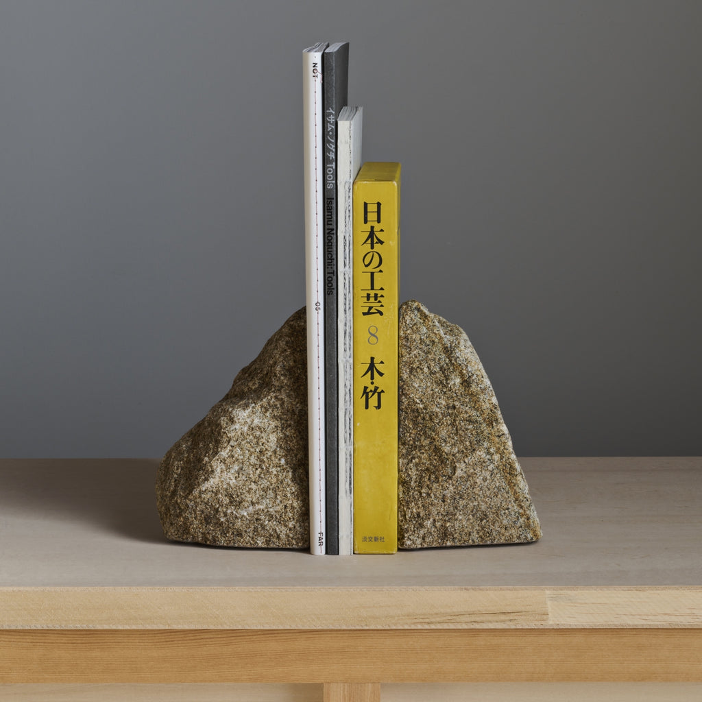 【2025A/W新作★送料無料】 18kg 碁石型の石 珍品 天然石 オブジェ 囲碁好きの方の収集品 彫刻・オブジェ