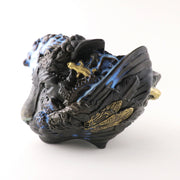 大石 早矢香<br>
「Anima茶盌」<br>
高さ145×幅190×奥行130mm<br>
制作年：2024年<br>
黒御影土