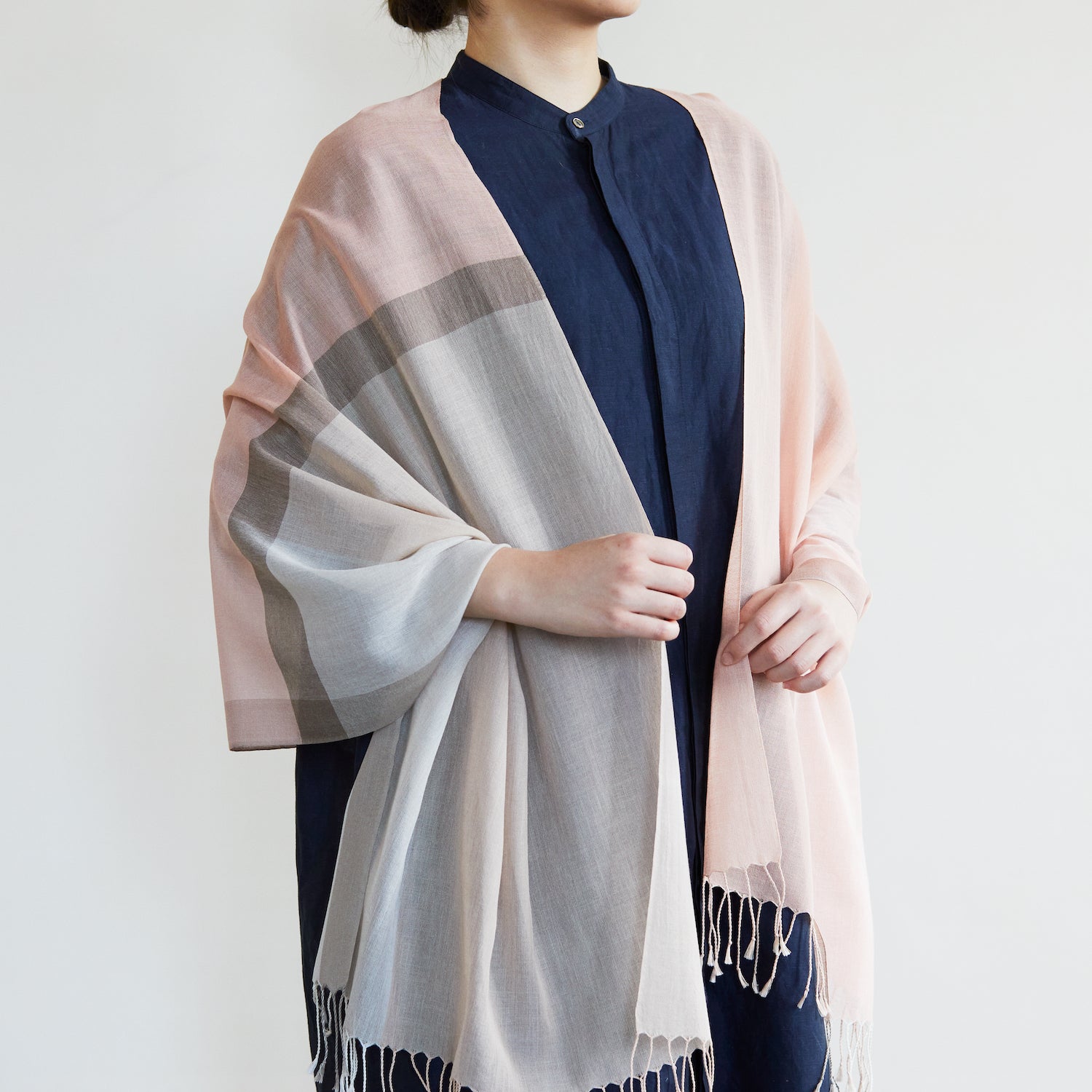 プラターここにある桜<br>約59×200cm<br>絹65%・オーガニックコットン35%