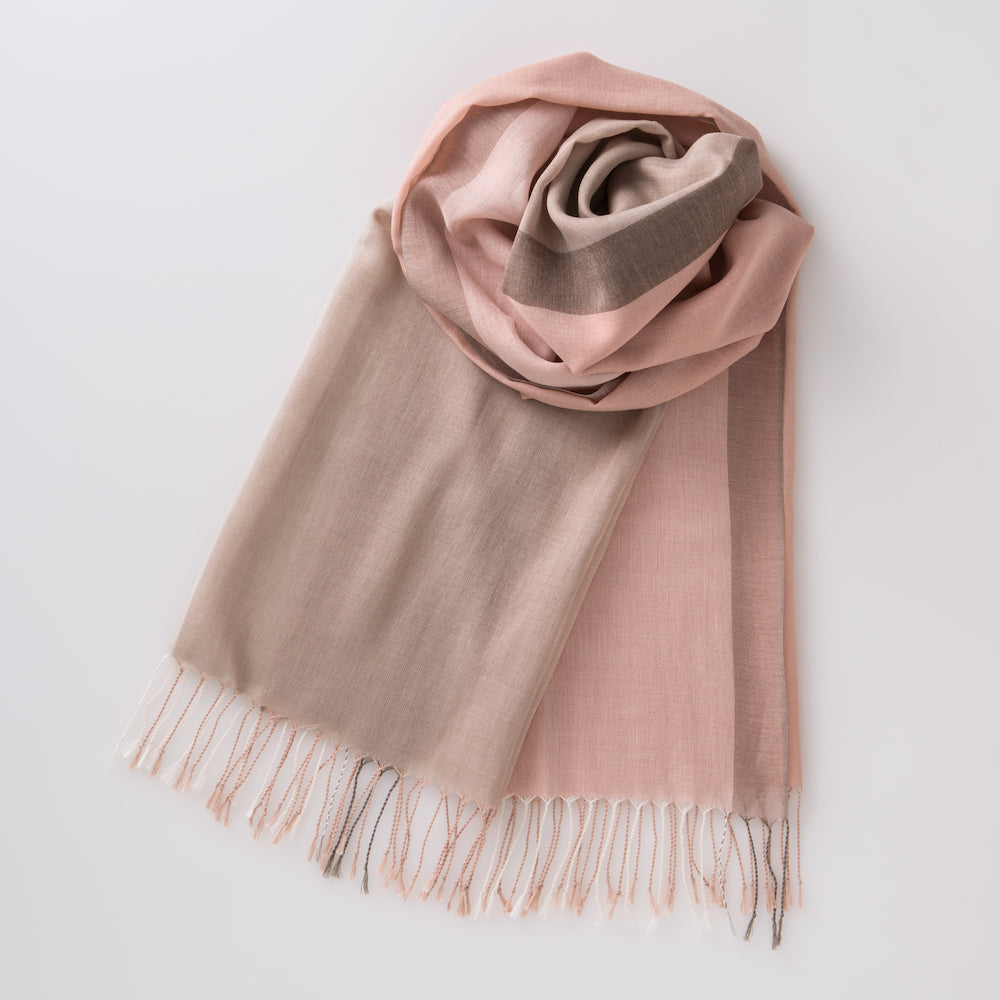 プラターここにある桜<br>約59×200cm<br>絹65%・オーガニックコットン35%