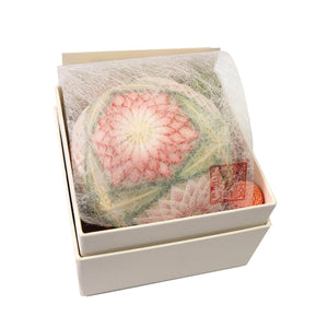 四つ葉と菊（円周約24cm）　箱イメージ