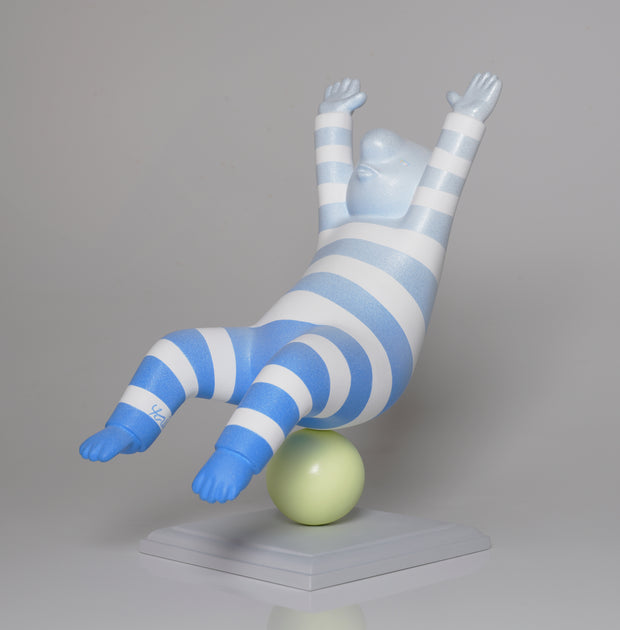 堀川 由梨佳<br>
「balance on 〇〇 -mind-」<br>
高さ200×幅120×奥行170mm<br>
制作年：2025年<br>
レジン、アクリル絵具 