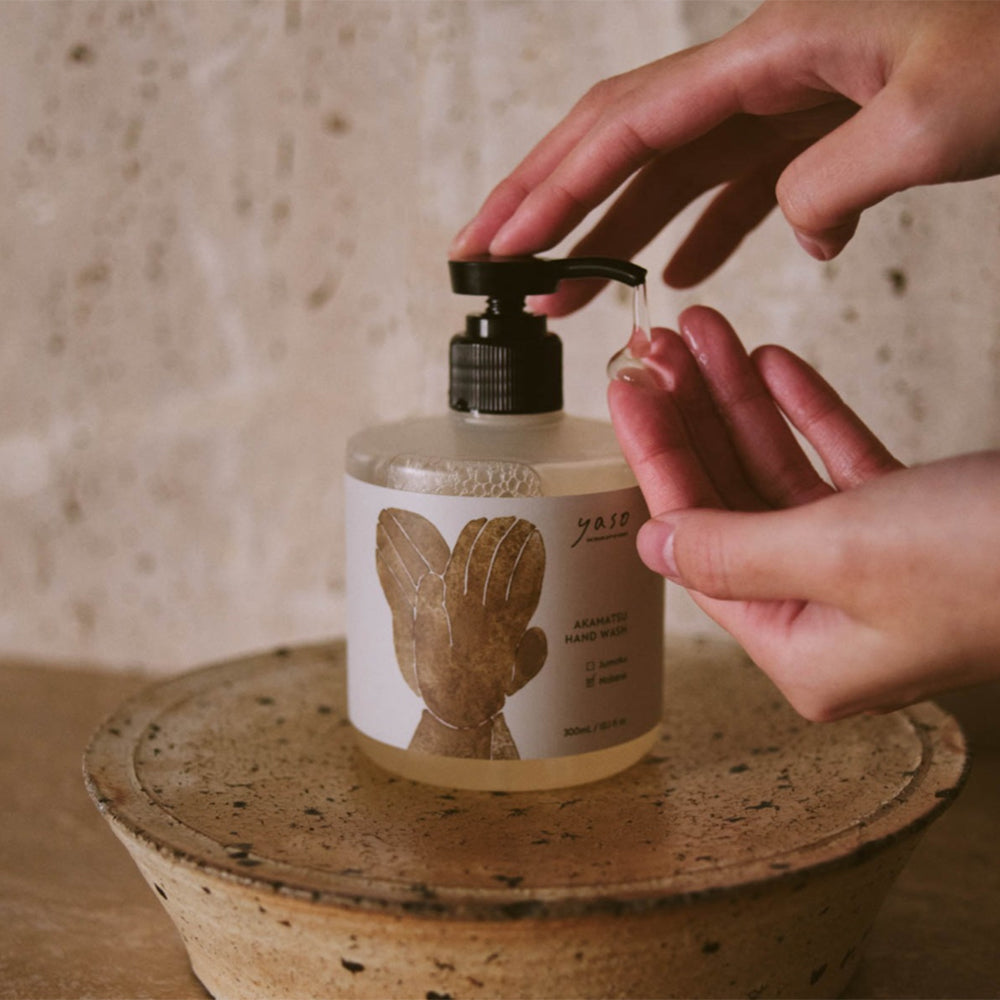 野花<br>赤松の精油にハーブの華やかさをブレンドした、強く儚い野花の香り