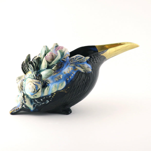 大石 早矢香<br>
「ヒスイ注器（黒）」<br>
高さ100×幅200×奥行80mm<br>
制作年：2023年<br>
半磁土
