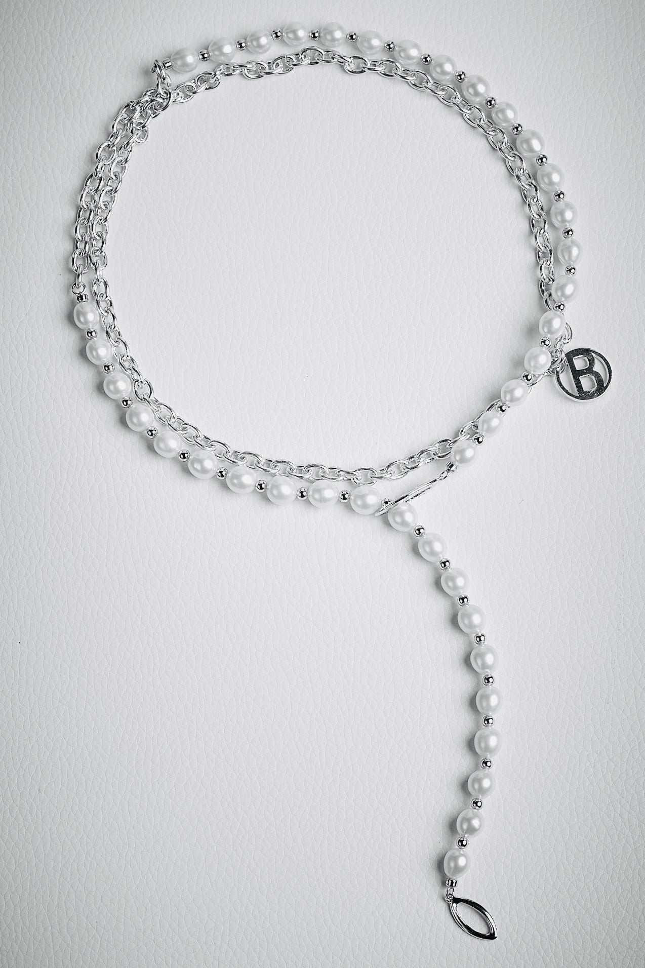 ＜Blacklist＞　男性のスタイリングとしてトレンド継続。メンズパールアクセサリー