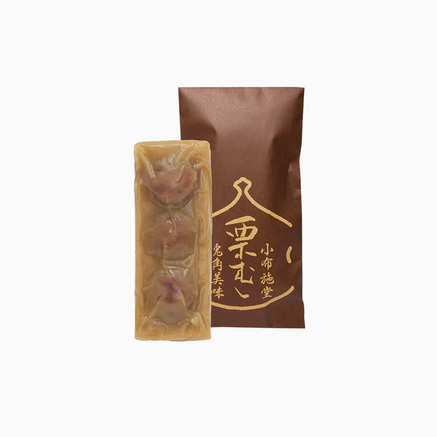 【栗むし】<br>
栗の渋皮煮をいれてもっちりと仕上げた栗の蒸し羊羹