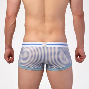 レイン　後面<br>モデル着用サイズ：L<br>（身長180cm/体重70kg/ヒップ91cm）
