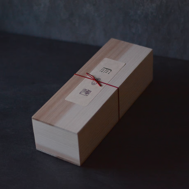 木箱サイズ：幅8.4×奥行25.4×高7cm