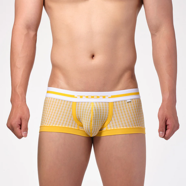 イエロー　前面<br>モデル着用サイズ：L<br>（身長180cm/体重70kg/ヒップ91cm）