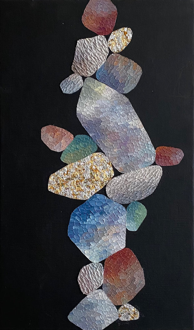 MARINO.<br>
「石畳」<br>
幅242×高さ410×奥行17mm (M6)<br>
制作年：2023年<br>
Acrylic color, mixed media on canvas<br>
額装はありません。