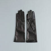 カラー： BLACK<br>素材：羊革<br>サイズ：21cm（全長約30cm）<br>日本製