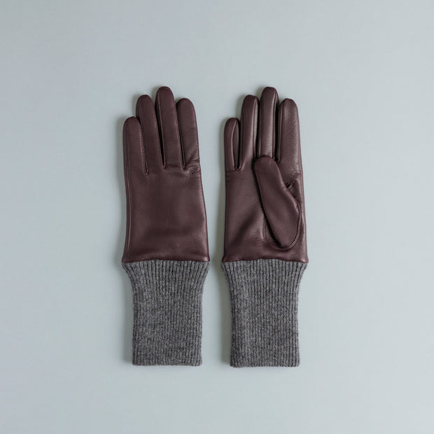 カラー：AUBERGINE<br>素材：羊革 / カフス部：毛・ナイロン<br>サイズ：21cm（全長約31cm）<br>日本製