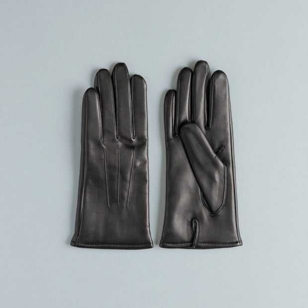 カラー：BLACK<br>素材：羊革<br>サイズ：21cm（全長約23cm）<br>日本製