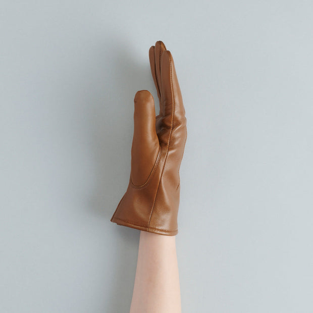 カラー：LUGGAGE<br>素材：羊革<br>サイズ：21cm（全長約23cm）<br>日本製