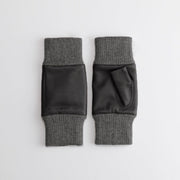 カラー：BLACK<br>素材：羊革<br>サイズ：24cm<br>日本製