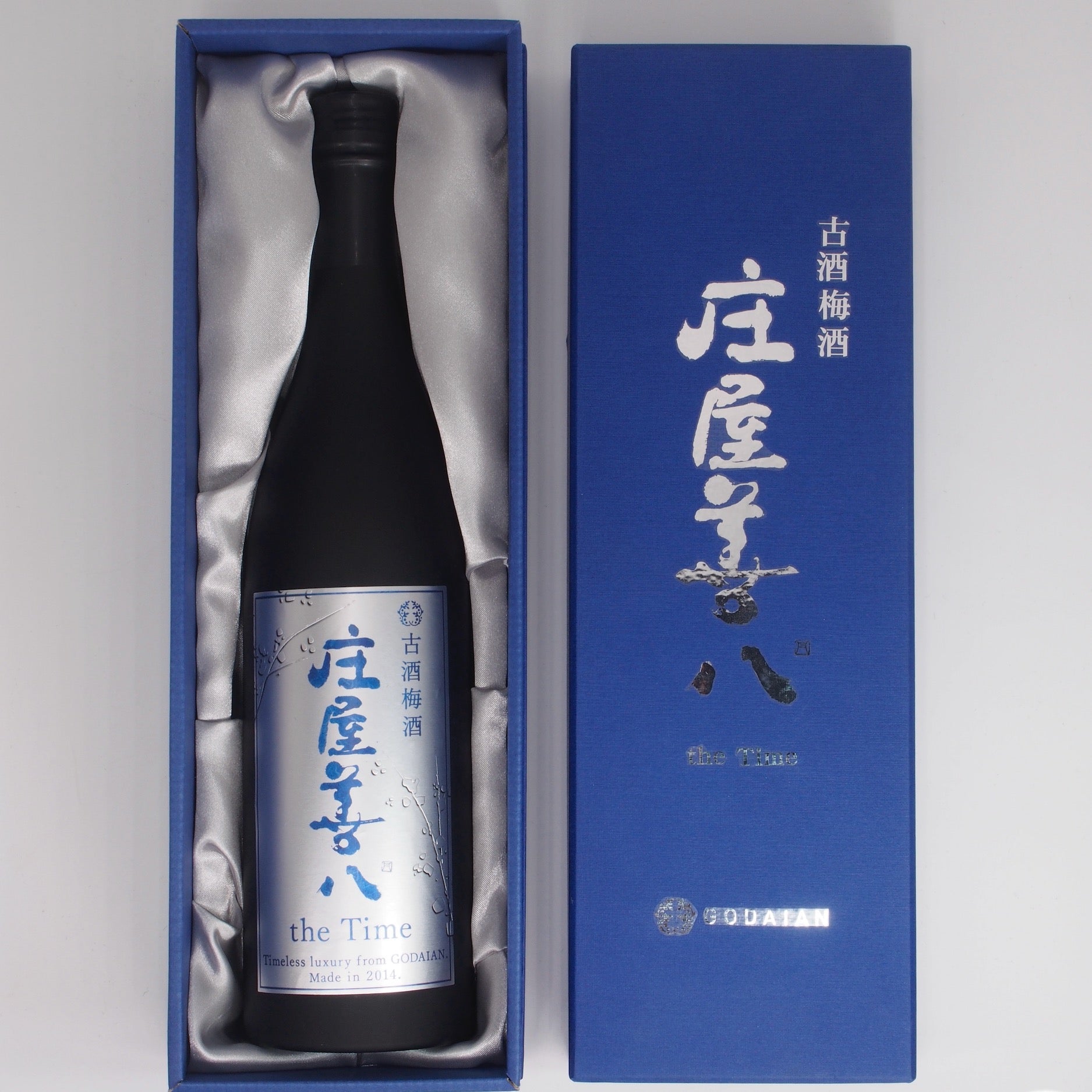 ラベルの文字は荻野 丹雪氏による揮毫