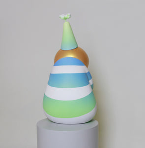 「readman look 〇〇」<br>
高さ390×幅160×奥行210mm<br>
制作年：2024年<br>
レジン、アクリル絵具