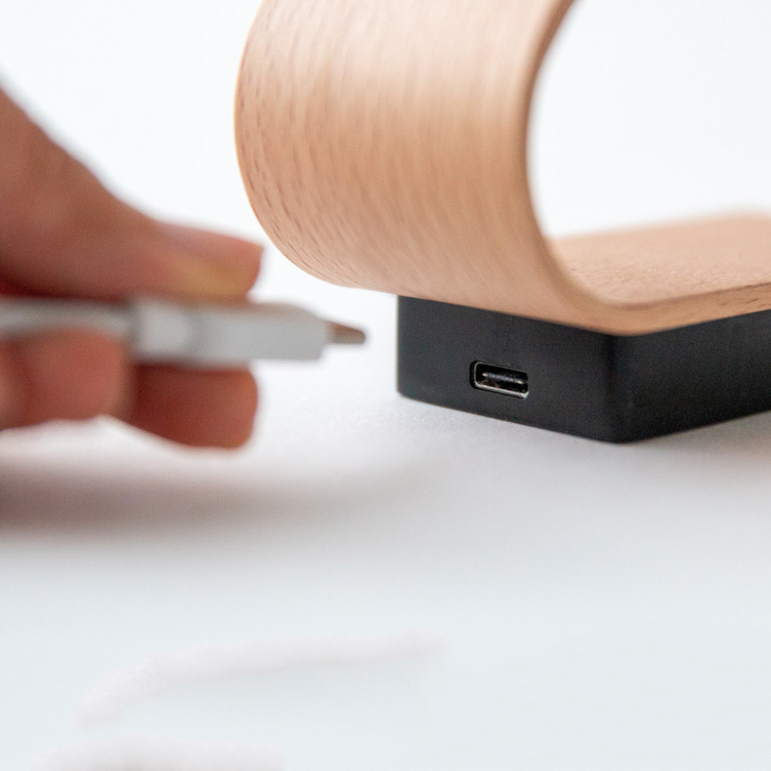 USBケーブルで充電可能