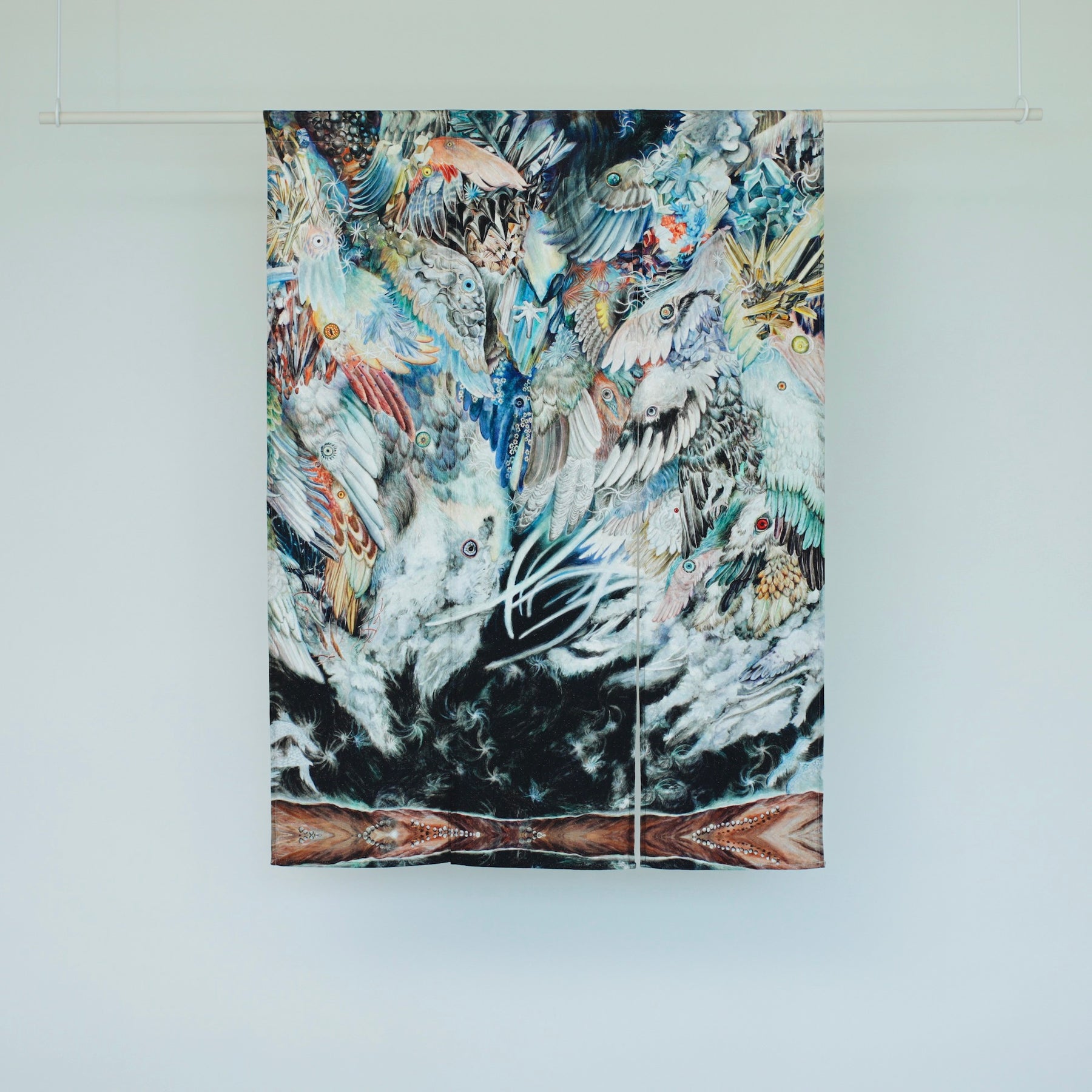 伝統的な刺繍のれん 黒地 鳥と風景横〜130–丈〜116! 【公式通販】