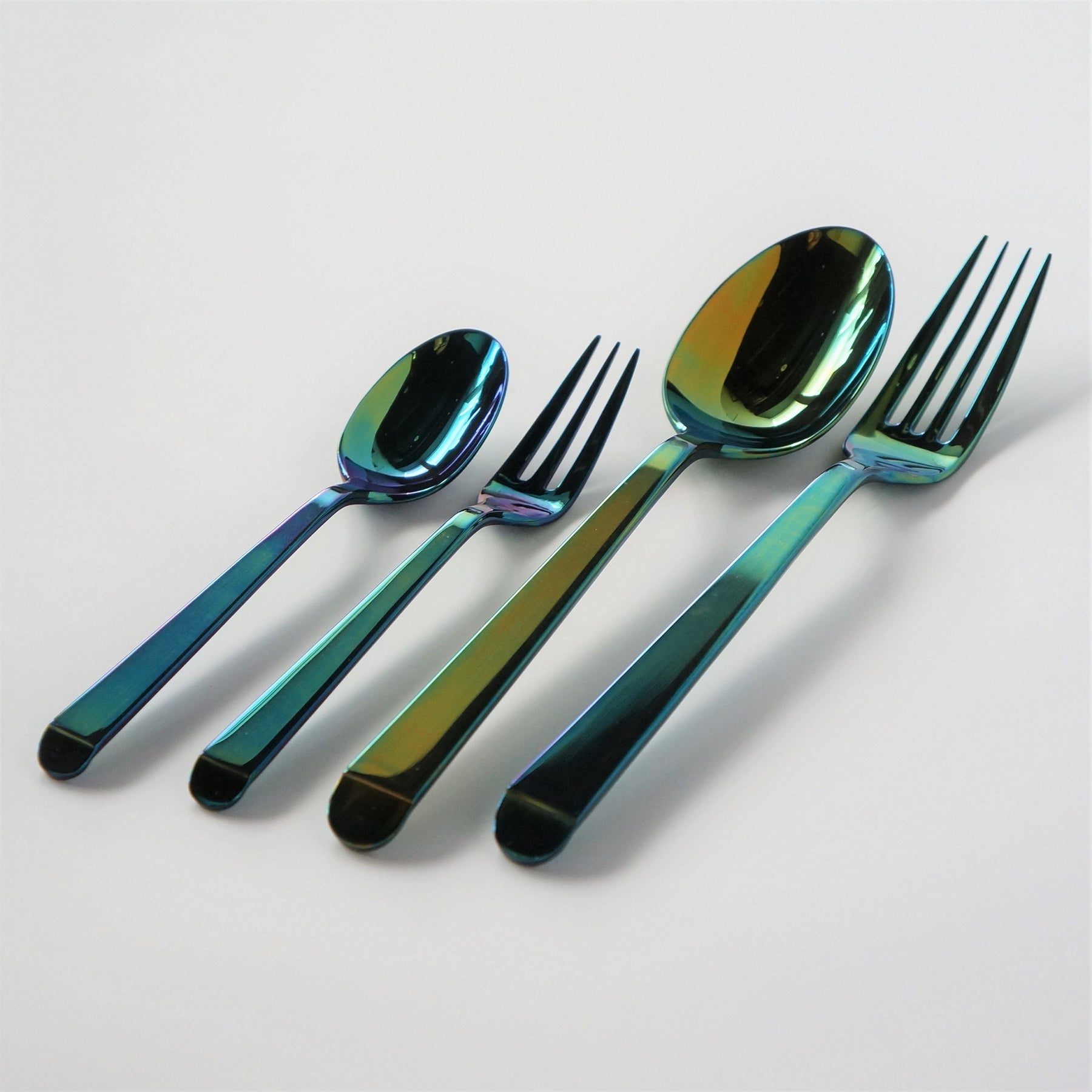 IROAIスプーン／フォークセット 塗料不使用なのに虹色に輝くカトラリー